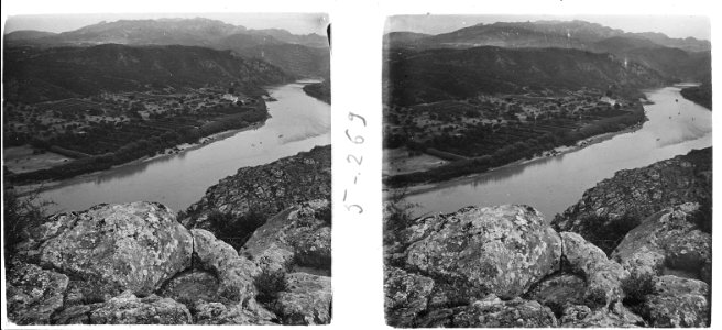Vista panoràmica de Miravet i del riu Ebre