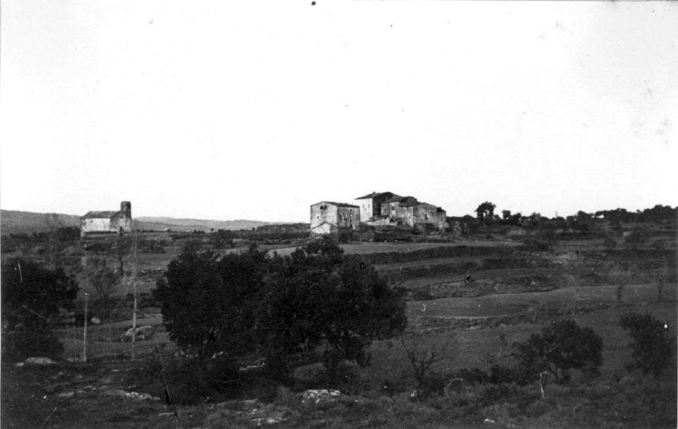 Vista llunyana de Sant Cerni del Bosch de Claret
