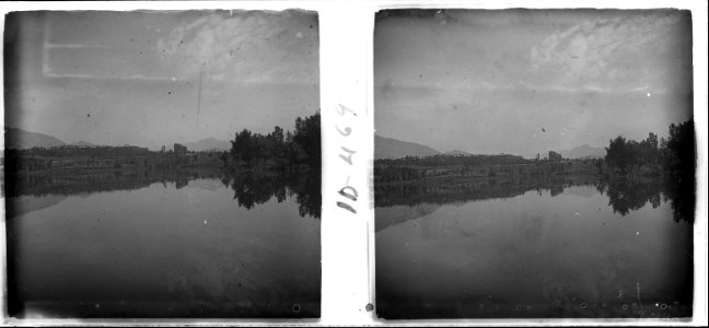 Vista parcial d ' un llac
