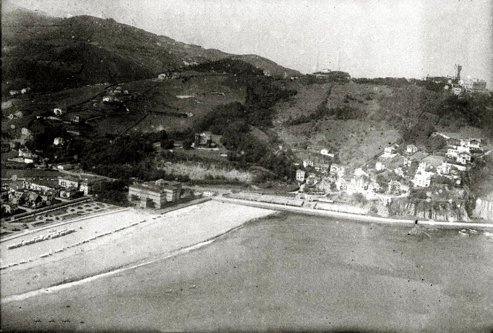 Vistas aereas de San Sebastián (6 de 9) - Fondo Car-Kutxa Fototeka