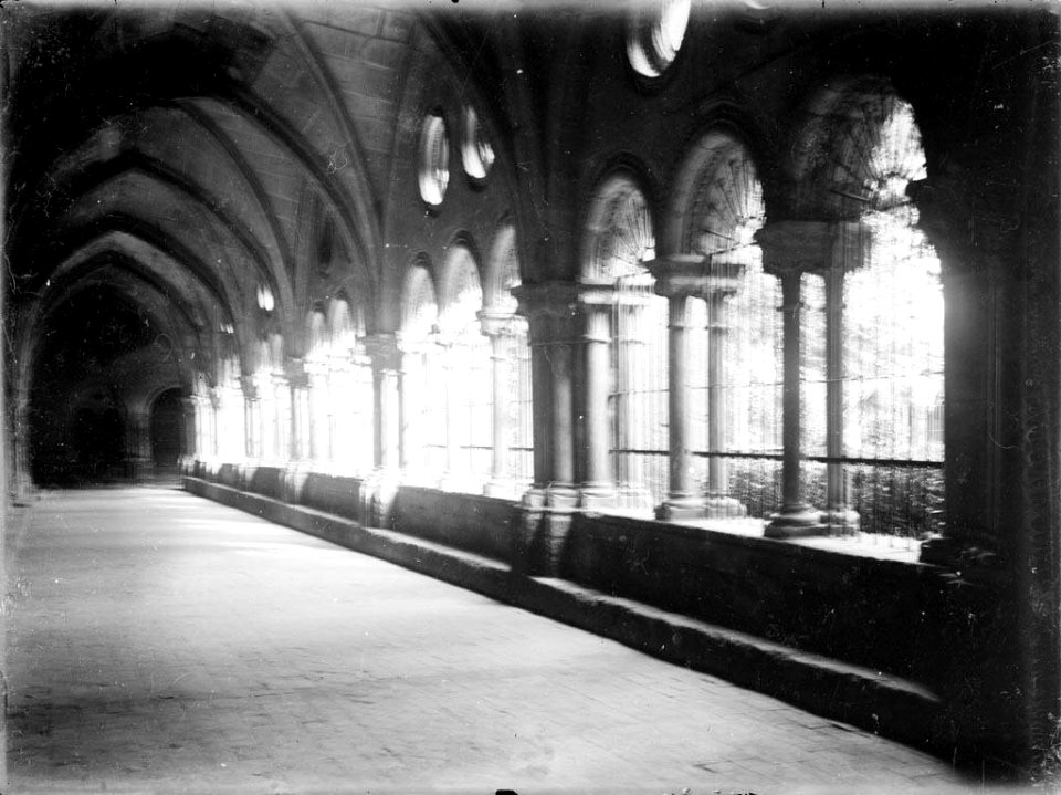 Vista parcial del claustre de la catedral de Tarragona (AFCEC RIBASV C 2697)