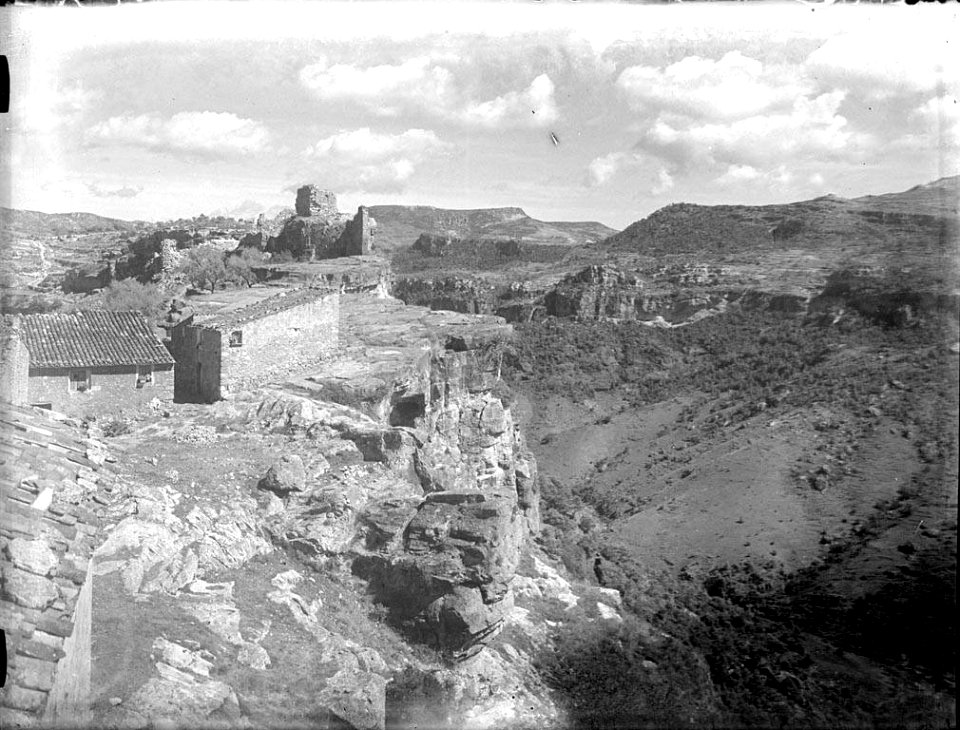 Vista parcial del castell de Siurana (AFCEC RIBASV C 2642)
