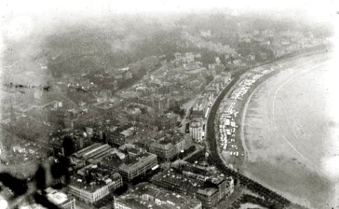 Vistas aereas de San Sebastián (3 de 9) - Fondo Car-Kutxa Fototeka