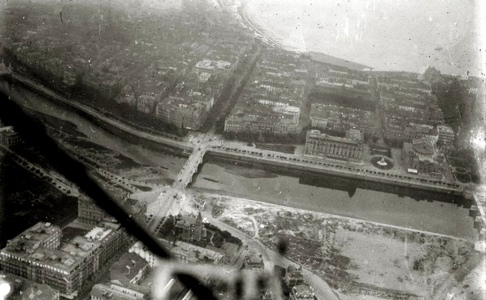 Vistas aereas de San Sebastián (2 de 9) - Fondo Car-Kutxa Fototeka