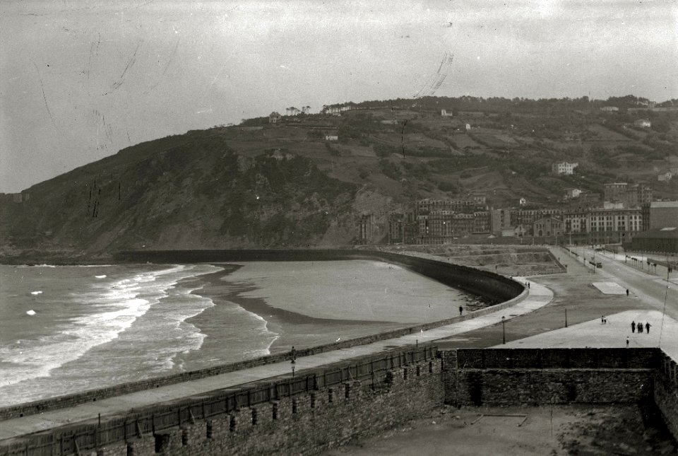 Vistas de la playa de la Zurriola (1 de 7) - Fondo Car-Kutxa Fototeka