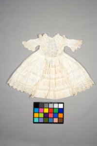 Vit barnklänning ev. 1867 - Livrustkammaren - 86882