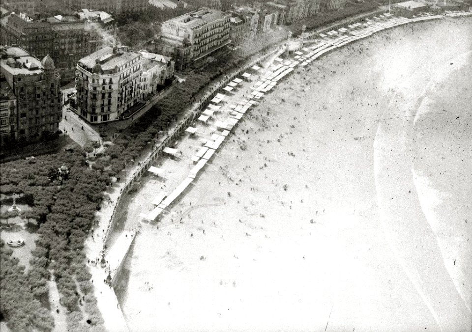 Vistas aereas de San Sebastián (4 de 9) - Fondo Car-Kutxa Fototeka