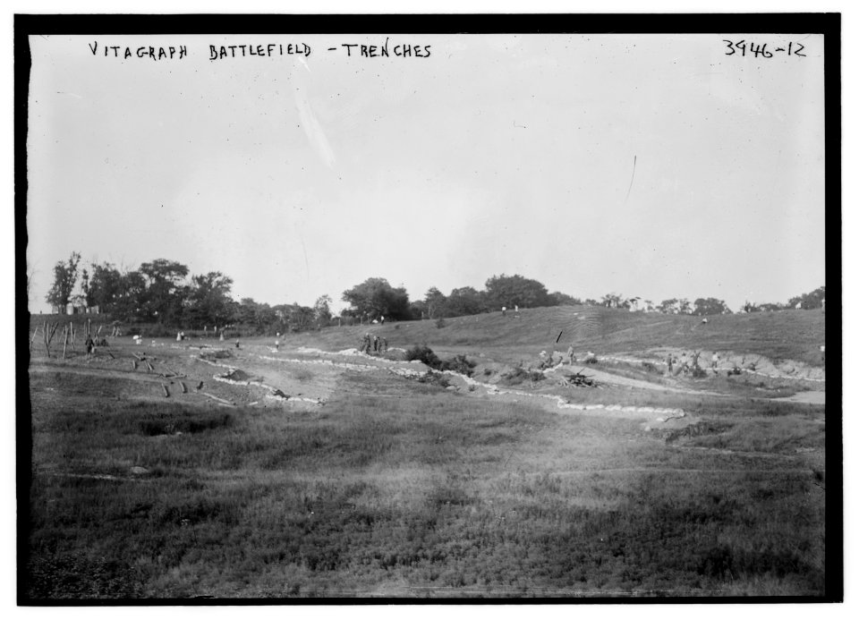 Vitagraph Battlefield - trenches LCCN2014702461