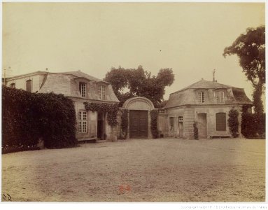 Vitry.Ancien château Seigneurial - XVIIe siecle dit du Petitval, crime du 21 aout 1796.Atget Eugène btv1b105184620 1