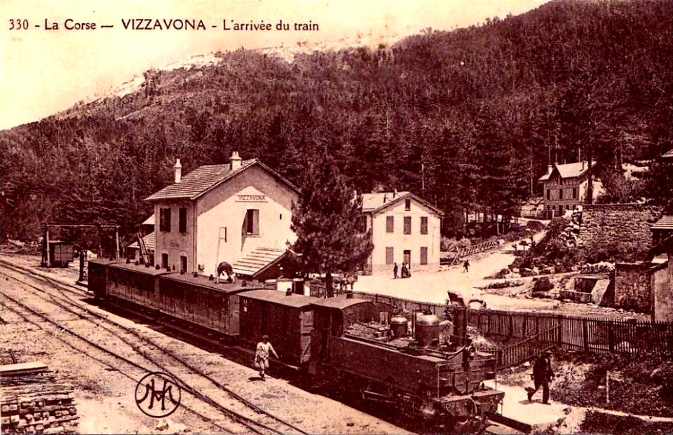 Vizzavona (Corse), train à vapeur avec n° 41 en gare