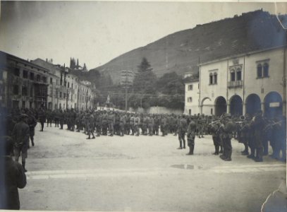 Vittorio, Kirchgang am Domplatz. (BildID 15672828)