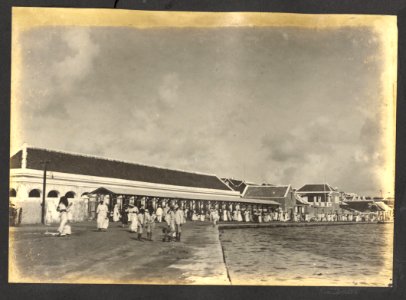 Vleesmarkt langs het Waaigat, Willemstad, Curaçao - BNA-DIG-HARTOG-ALBUM-CURACAO-024