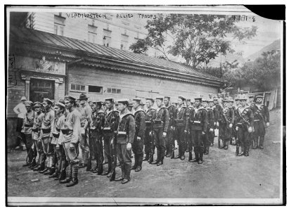 Vladivostock (i.e. Vladisvostok) - Allied troops LCCN2014708099
