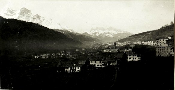 Vodo, mit Cancia, links Monte Pelmo. (BildID 15418056)