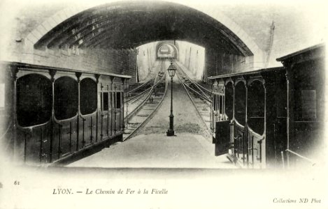 Voies-funiculaire-rue-terme