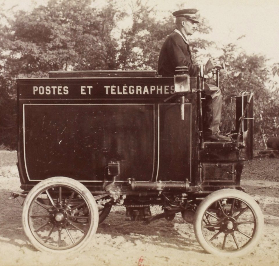Voiture postale à l'alcool de 1901