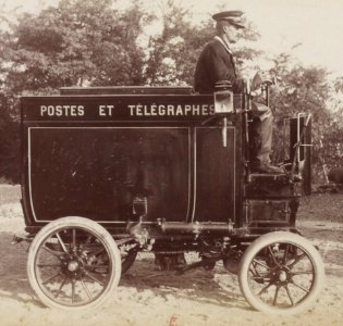 Voiture postale à l'alcool de 1901