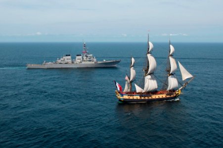 Voilier L'Hermione 150602-N-OA702-009