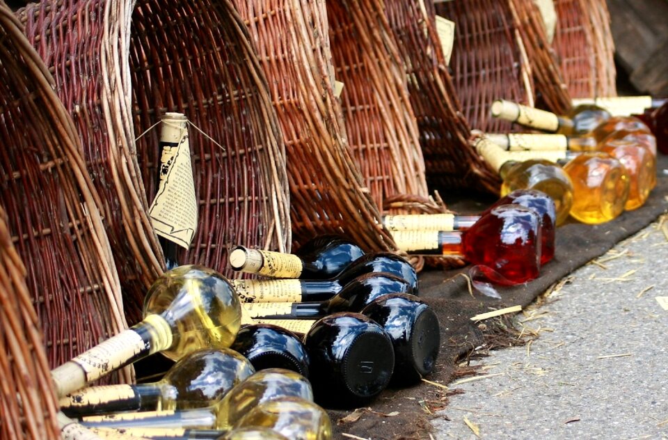 Alcohol wicker sales stand