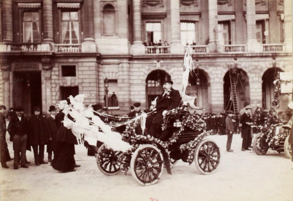 Voiture décorée pour la Mi-Carême 1903 à Paris