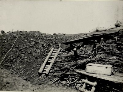 Volltreffer einer russischen Granate während der Kämpfe am 9.Juni in einem Schützengraben bei der 16. Kompanie des Infanterieregimentes 6 auf 369, nördlich Gebrow, aufgenommen im Juni 1916 (BildID 15542128)