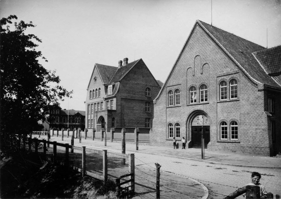 Volksschule Wellingdorf in der Wischhofstraße in Wellingdorf (Kiel 50.439)