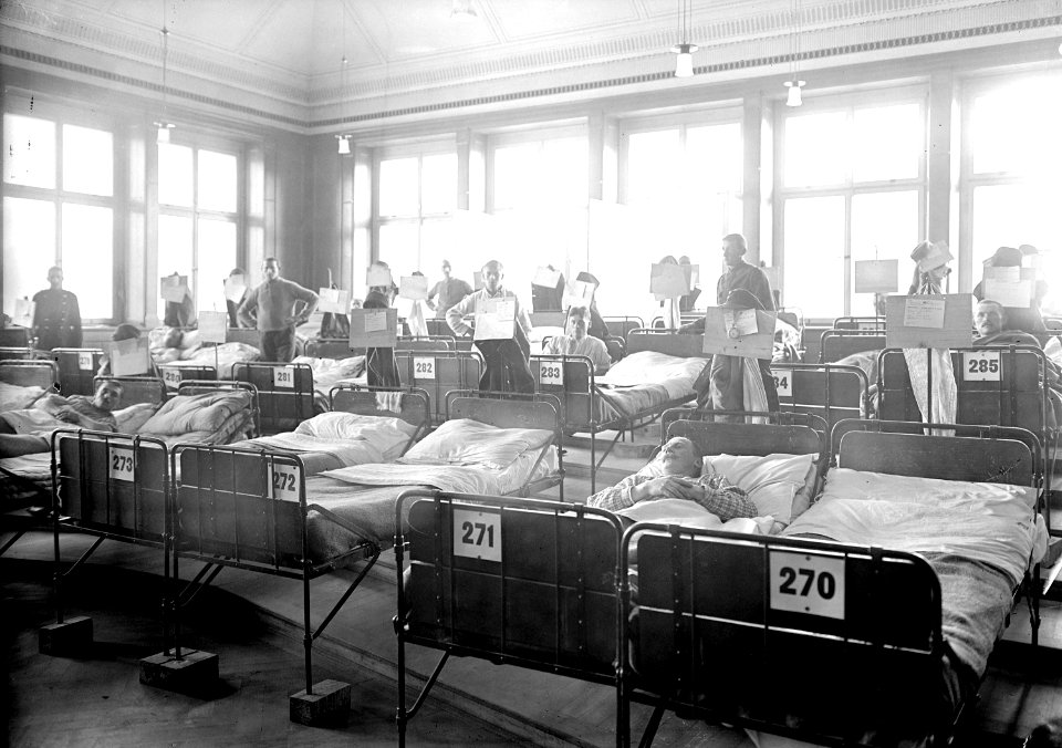 Volles Krankenzimmer der Etappensanitätsanstalt - CH-BAR - 3238448
