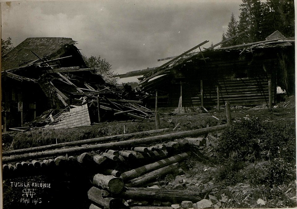 Volltreffer eines 30.5 cm Mörsers, Tuchla. (BildID 15517487)