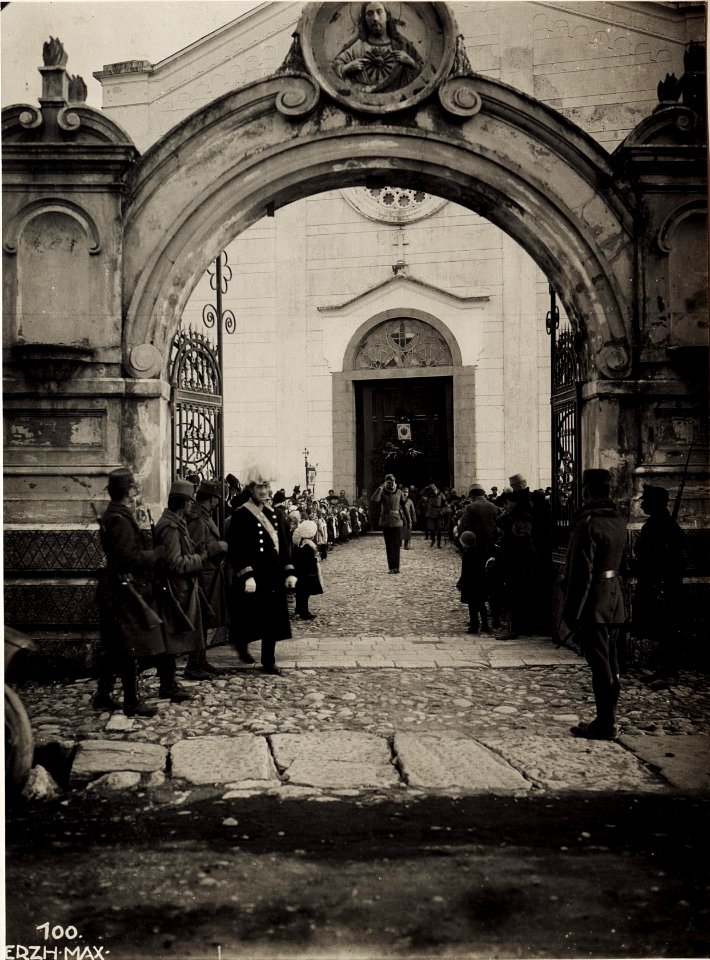 Vom Besuche der Kathedrale in Skutari. (BildID 15572797)