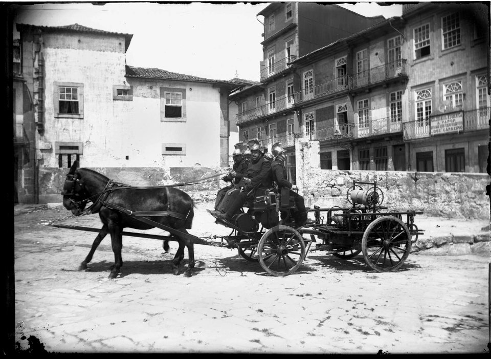 Voluntários do Porto - carro de bombeiros (2)