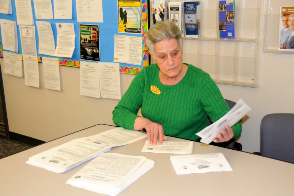 Volunteers strengthen themselves, organizations (6820740628)
