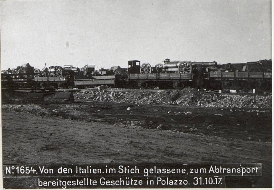 Von den Italien.im Stich gelassene, zum Abtransport bereitgestellte Geschütze in Polazzo. 31.10.17. (BildID 15608005)