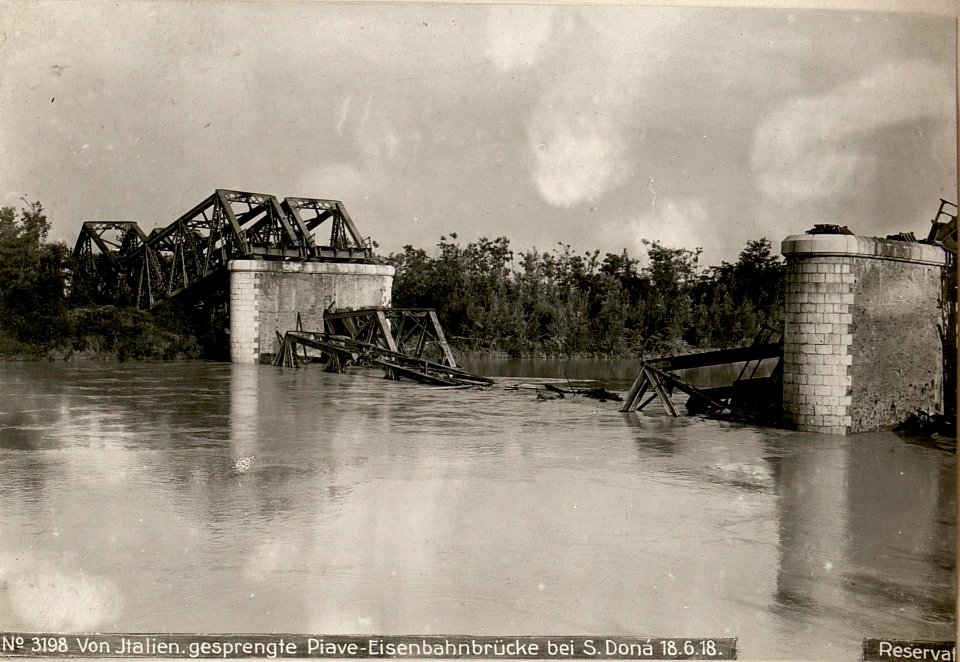 Von Italien.gesprengte Piave-Eisenbahnbrücke bei S.Doná 18.6.18. Reservat (BildID 15620088)
