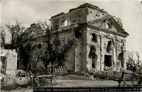 Von Italienern zerschossene Kirche in S.Doná di Piave (BildID 15624085)