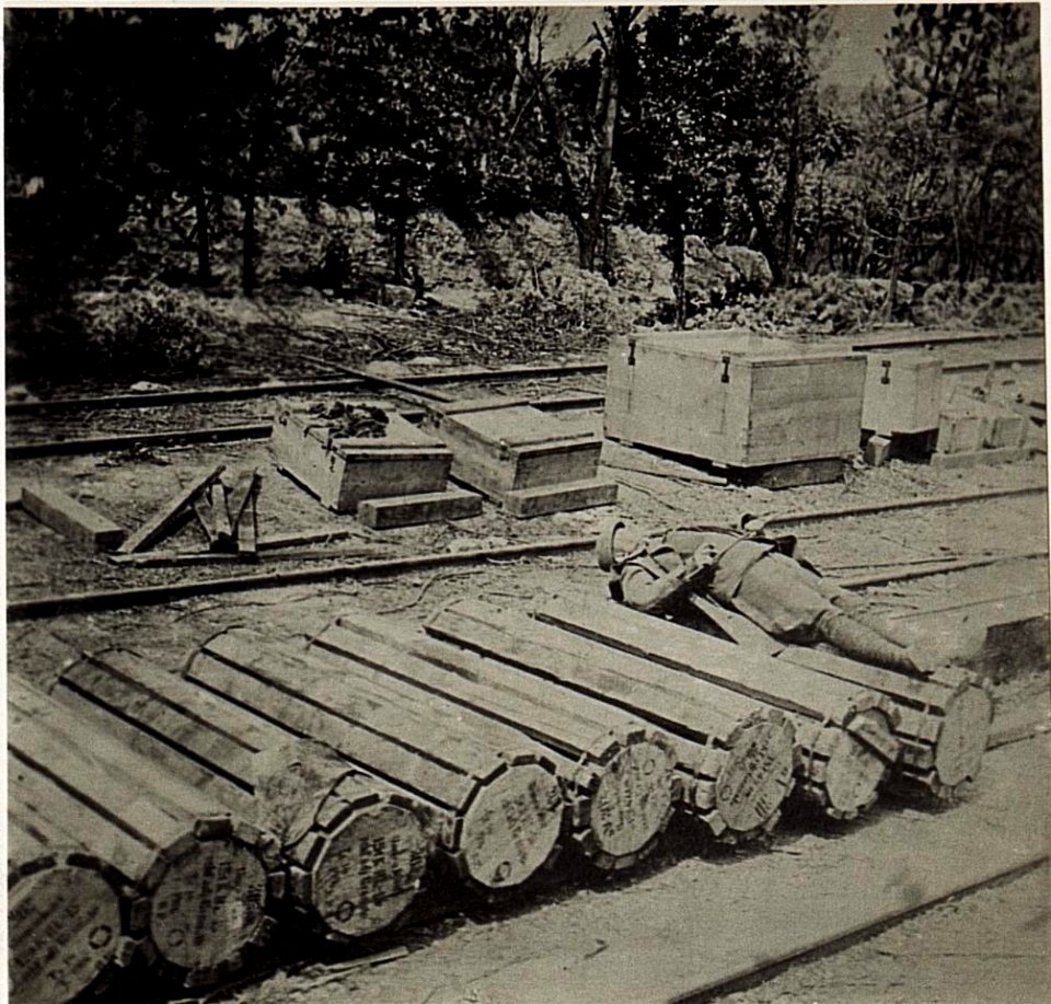 Von Italienern zurückgelassene Munition. (BildID 15576663)