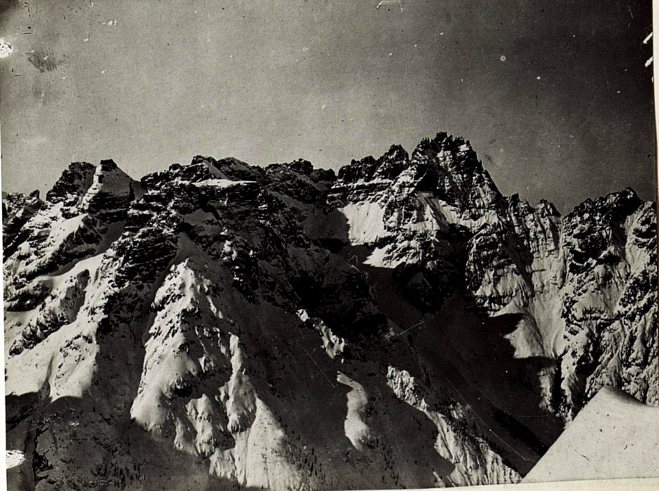 Von Rotwand aus, zweite Spitze links, Altstein, rechts, Dreischusterspitzen. (BildID 15577930)