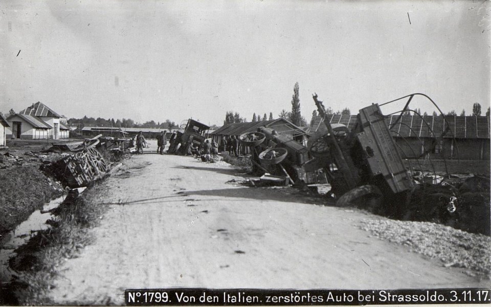 Von den Italien.zerstörtes Auto bei Strassoldo.3.11.17. (BildID 15609020)