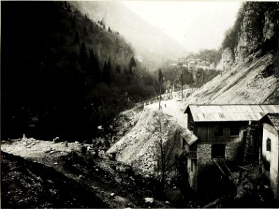 Von Italienern zerstörte Straße bei Moline di Sovramonte. (BildID 15418294)