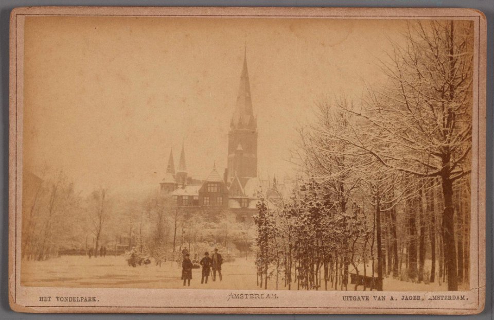 Vondelpark in de winter, met op de achtergrond de Vondelkerk, vóór de brand van 1904 010005000884