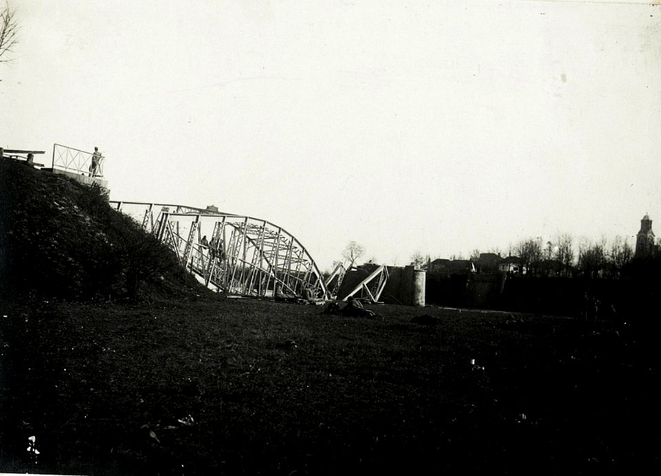 Von den Serben gesprengte Brücke über Morava bei Trstenik. (BildID 15587138)