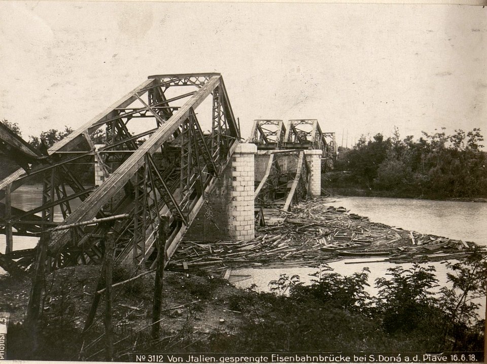 Von Italien.gesprengte Eisenbahnbrücke bei S.Doná a.d. Piave 16.6.18. (BildID 15621778)