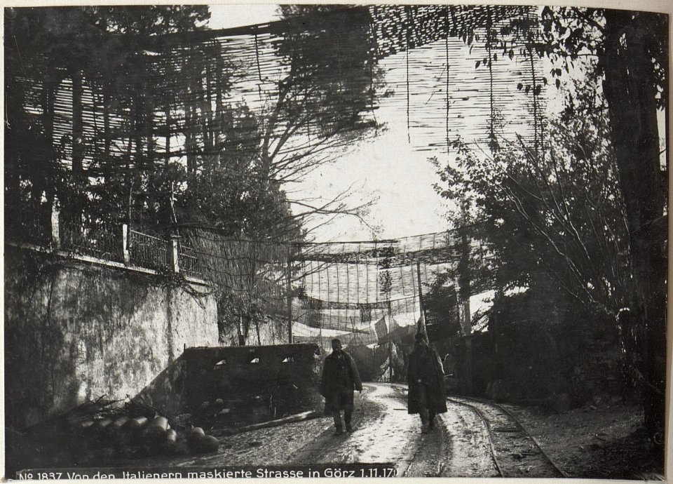 Von den Italienern maskierte Strasse in Görz 1.11.17. (BildID 15609286)