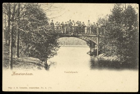 Vondelpark, bewerkte brug over een vijver. Uitgave J.H. Schaefer, Amsterdam, Afb ANWU01771000001