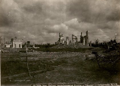 Von Italien.zerschossene Kirche u.Häuser in Salgareda 18.5.18. (BildID 15618664)