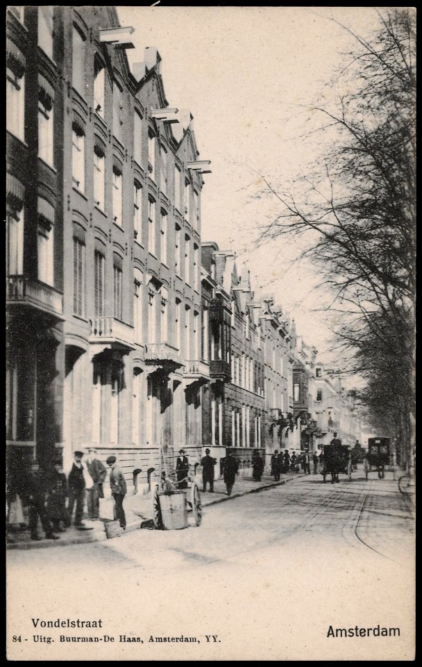 Vondelstraat met rails van de paardentram, gezien in de richting van de Stadhouderskade. Uitgave Buurman-De Haas, Amsterdam, Afb PRKBB00307000008
