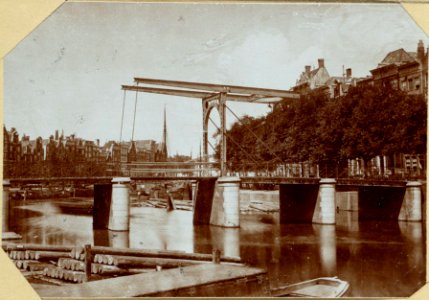 Voormalige Wipbrug over de Oude Waal Uit de Buiten Bantammerstraat gezien sic over de Waalseilandgracht bij de Buiten 010094000565