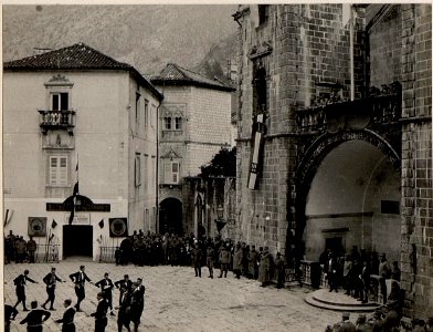 Vorführung des Nationaltanzes in verschiedenen Figuren. Aufgenommen, am 20. Februar 1916. (BildID 15532521)