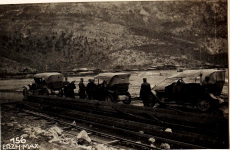 Vor der Kriegsbrücke über den Matifluss, Albaniem. (BildID 15573190) photo