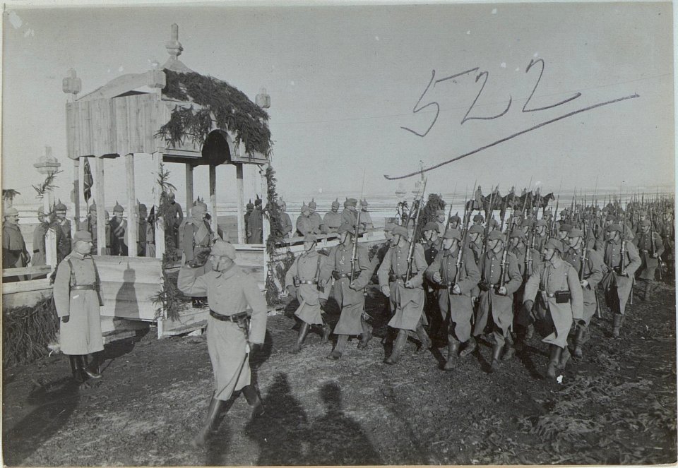 Vorbeimarsch des Grenadierregiments 9 an Kaiser Wilhelm II. (BildID 15438824)
