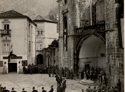 Vorführung des Nationaltanzes in verschiedenen Figuren. Aufgenommen, am 20. Februar 1916. (BildID 15532514)